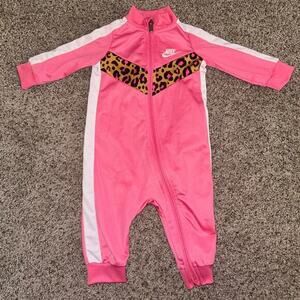 Nike BABY GIRLS CHEVRON TRICOT COVERALLS size 6 months